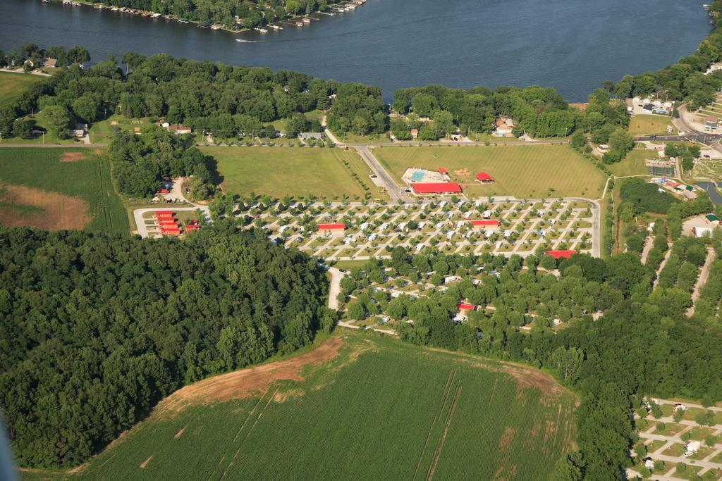 Ib Crow Campground And Rv Resort Monticello Exterior photo