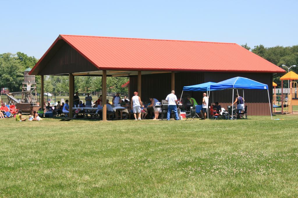 Ib Crow Campground And Rv Resort Monticello Exterior photo